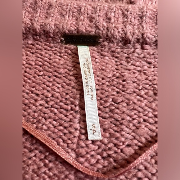 Free People oversized sweater. Size small. Perfect condition. Light pink - Picture 2 of 7